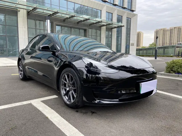 Tesla Model 3 — Фото автомобиля 7