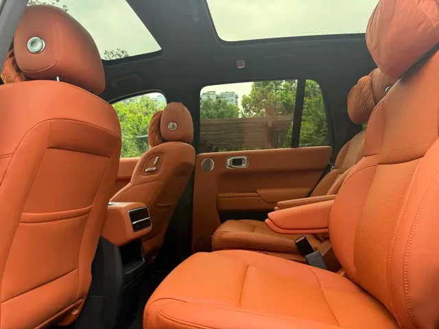 Li Auto L8 — Фото автомобиля 10