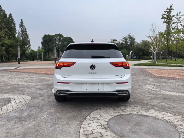 Volkswagen Golf — Фото автомобиля 8