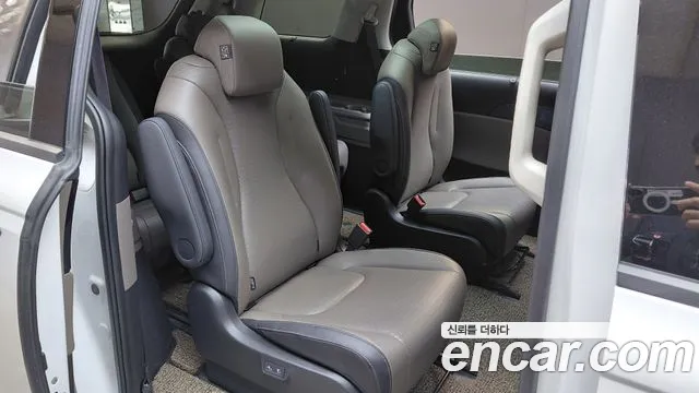 Kia Carnival Generation 4 — Фото автомобиля 17