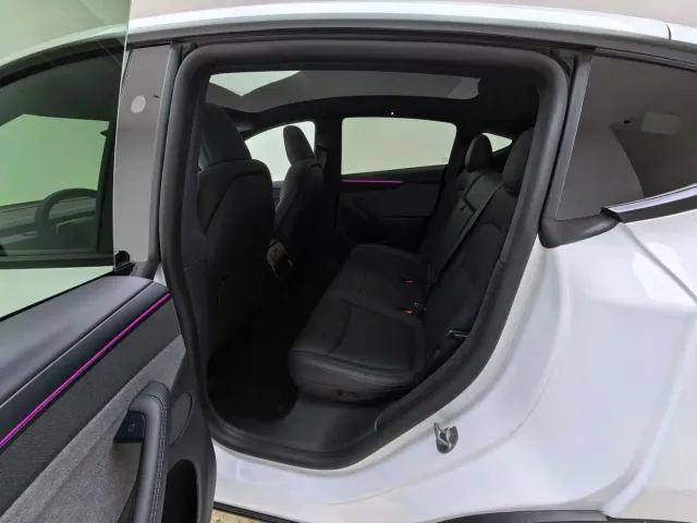 Tesla Model Y — Фото автомобиля 10