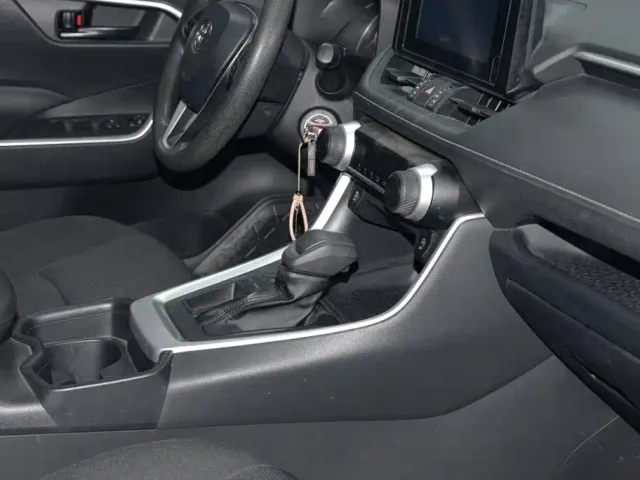 Toyota RAV4 — Фото автомобиля 15