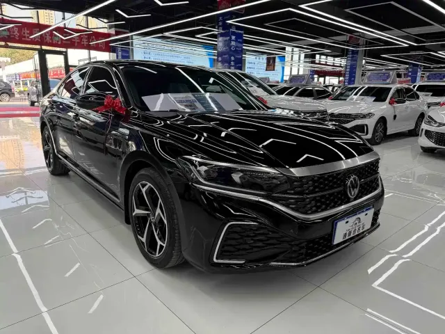 Volkswagen Passat — Фото автомобиля 3