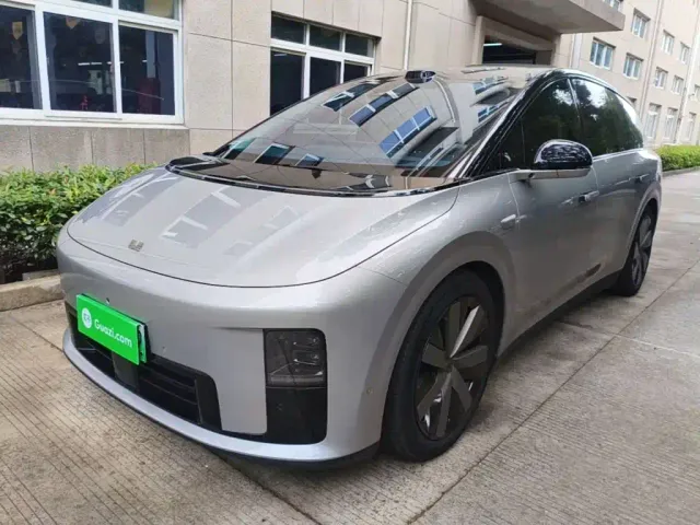 Фотография автомобиля — Li Auto i8