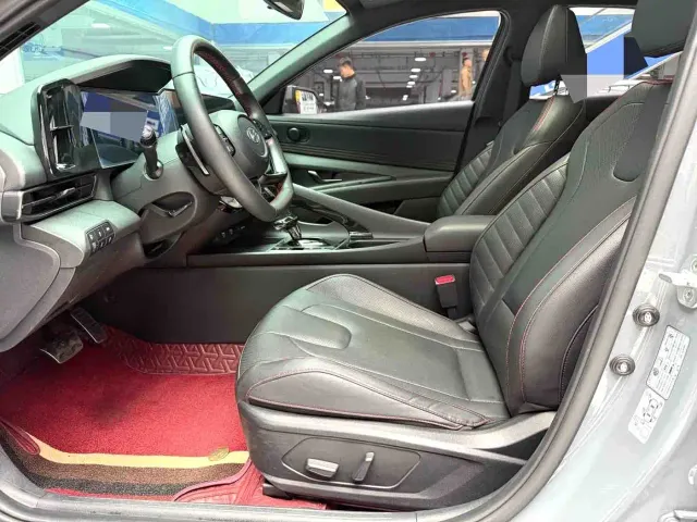 Hyundai Elantra — Фото автомобиля 5
