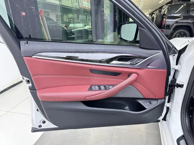 BMW 5 Series — Фото автомобиля 9