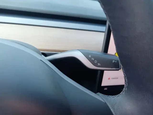 Tesla Model 3 — Фото автомобиля 13