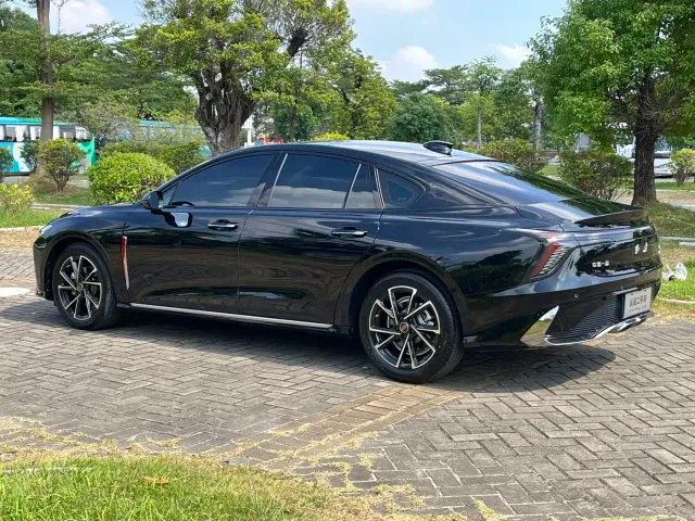 Hongqi H6 — Фото автомобиля 4