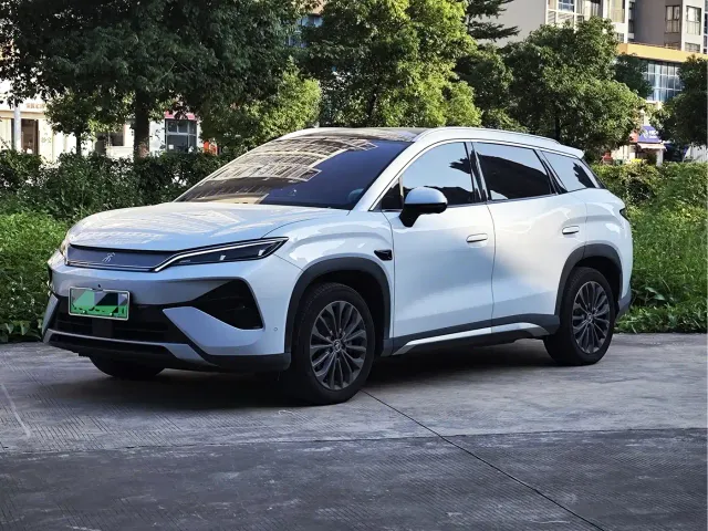 Фотография автомобиля — BYD Song Ultra