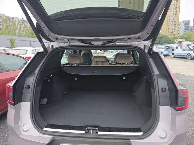 Volvo XC70 Plug-in Hybrid — Фото автомобиля 18