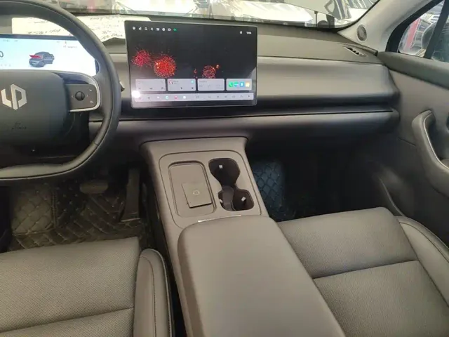 Leapmotor C10 — Фото автомобиля 12