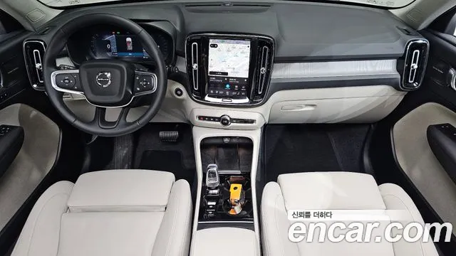 Вольво XC40 B4 Ultra Bright — Фото автомобиля 6
