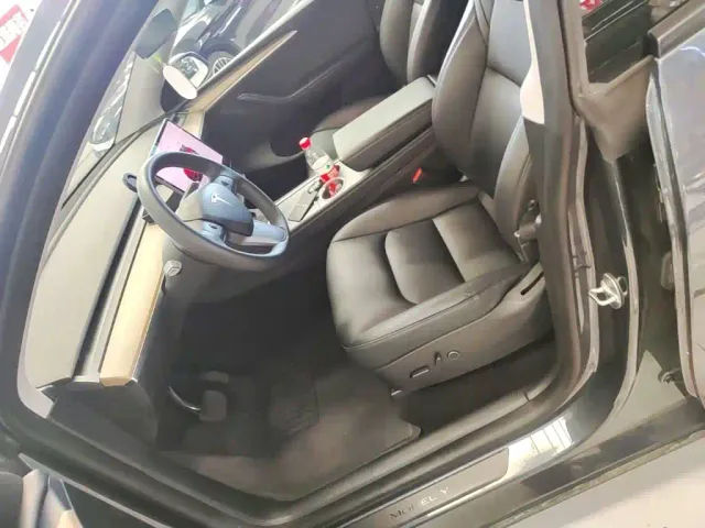 Tesla Model Y — Фото автомобиля 14