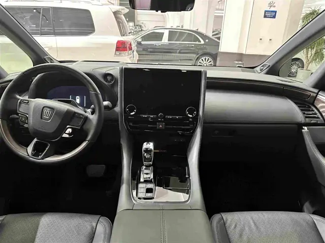 Toyota Vellfire — Фото автомобиля 18