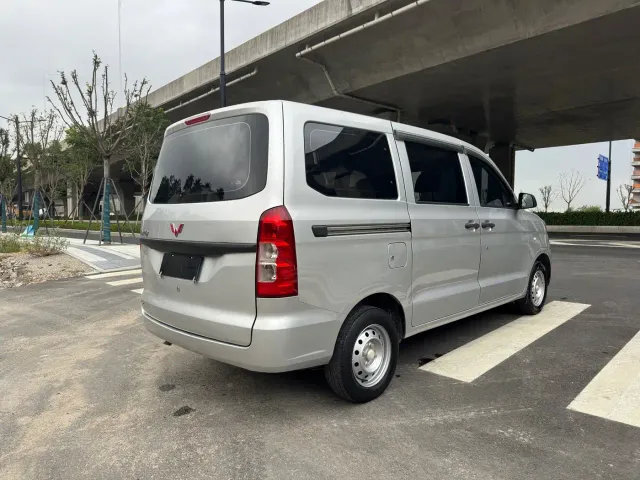 Wuling Hongguang V — Фото автомобиля 5