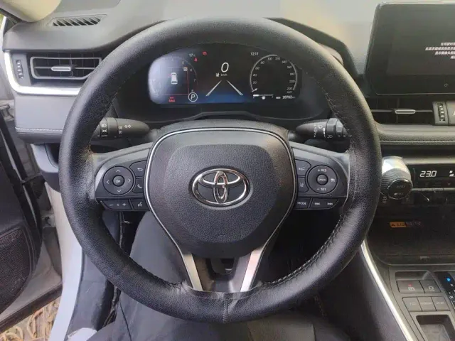 Toyota RAV4 — Фото автомобиля 15