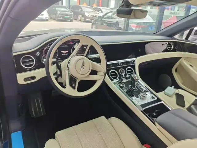 Bentley Continental — Фото автомобиля 10