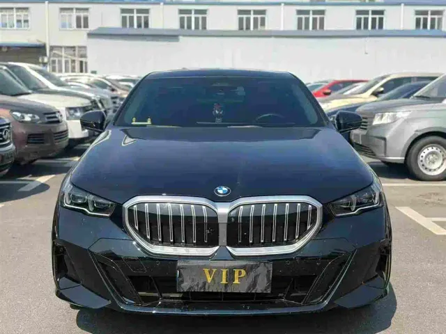 BMW 5 Series — Фото автомобиля 2