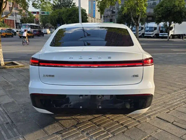 Roewe D6 — Фото автомобиля 11
