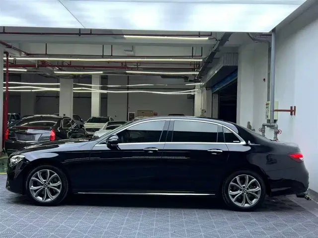 Mercedes-Benz E-Class — Фото автомобиля 3