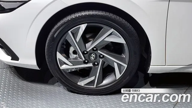 Hyundai AVANTE Новый Avante (CN7) — Фото автомобиля 5