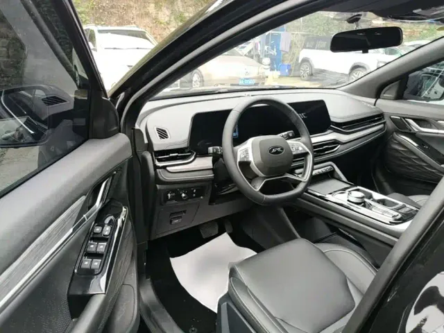 JAC Motors QX PHEV — Фото автомобиля 15