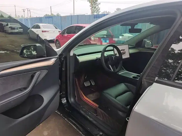 Tesla Model Y — Фото автомобиля 15