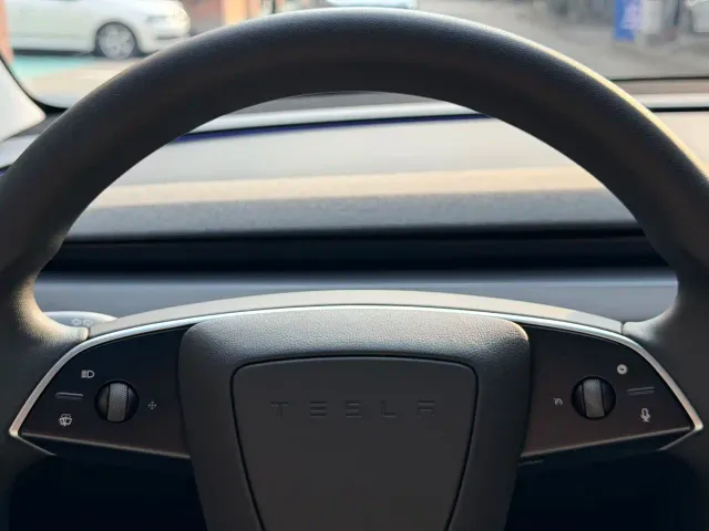 Tesla Model Y — Фото автомобиля 4