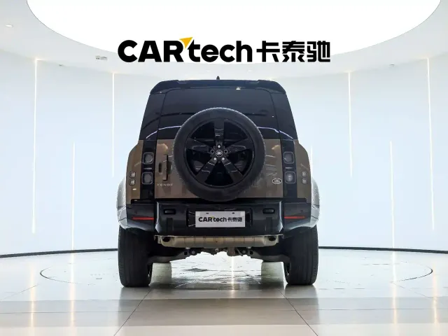 Land Rover Defender — Фото автомобиля 5