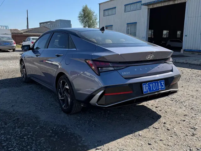 Hyundai Elantra — Фото автомобиля 23