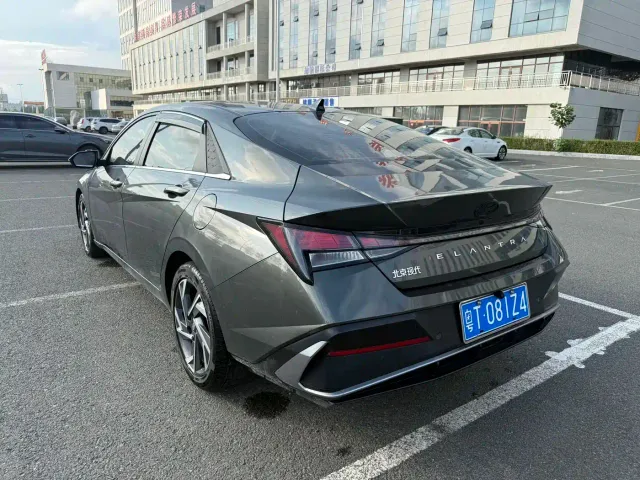 Hyundai Elantra — Фото автомобиля 5