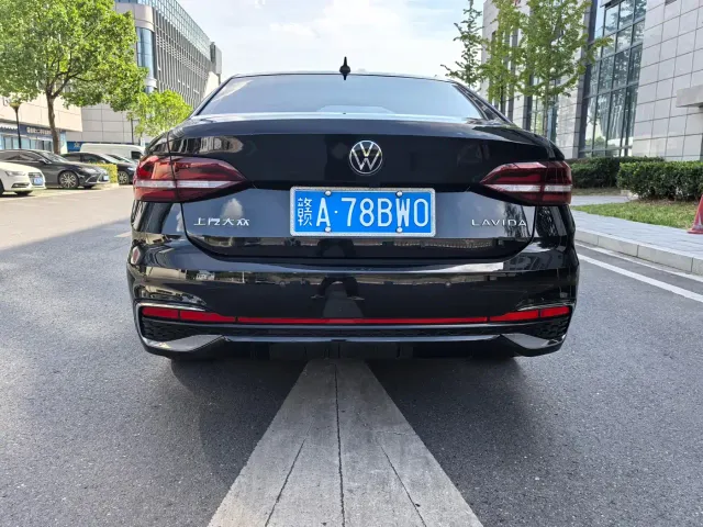 Volkswagen Lavida — Фото автомобиля 8