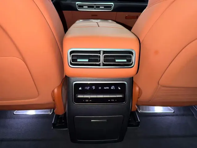 Li Auto L7 — Фото автомобиля 13