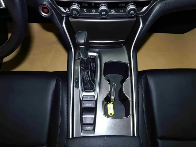 Honda Accord — Фото автомобиля 13