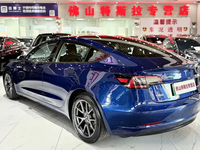 Tesla Model 3 — Фото автомобиля 3