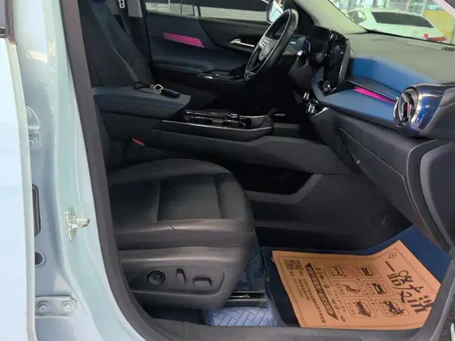 Chevrolet Equinox Plus — Фото автомобиля 8