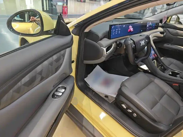 IM Motors L6 — Фото автомобиля 15