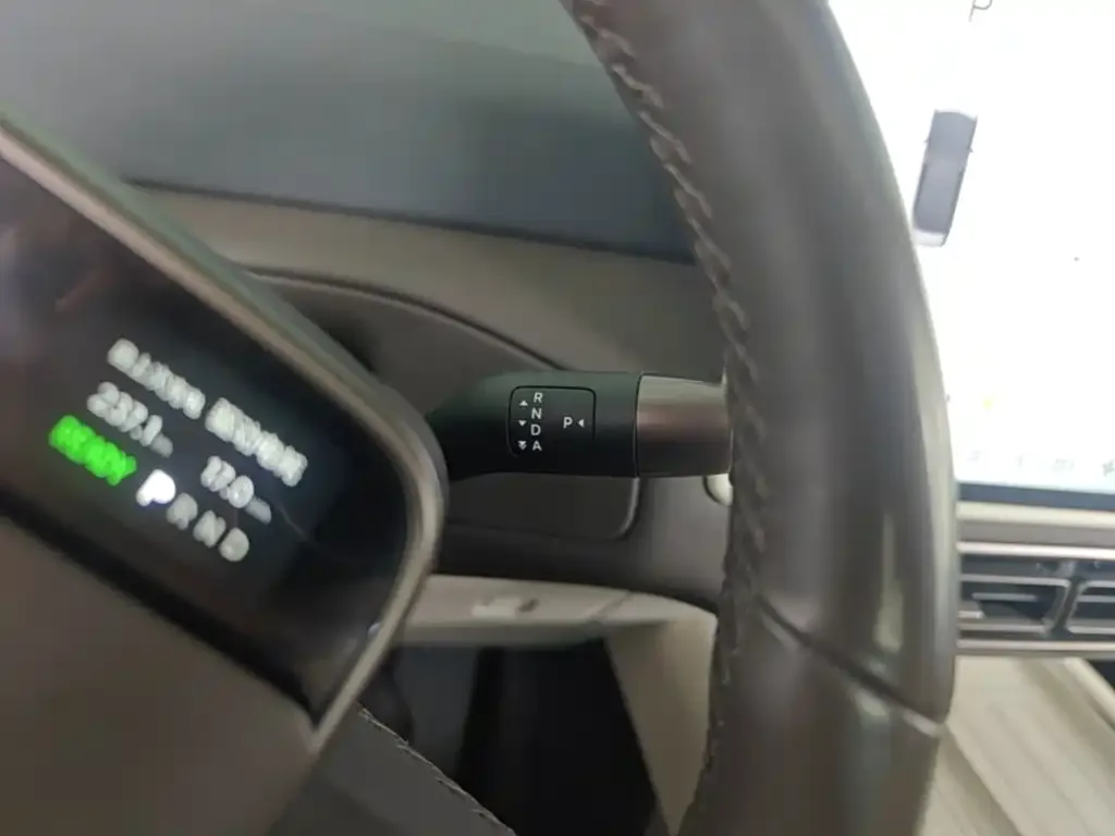 Li Auto Li Auto MEGA 2024 Ultra — Фото автомобиля 13