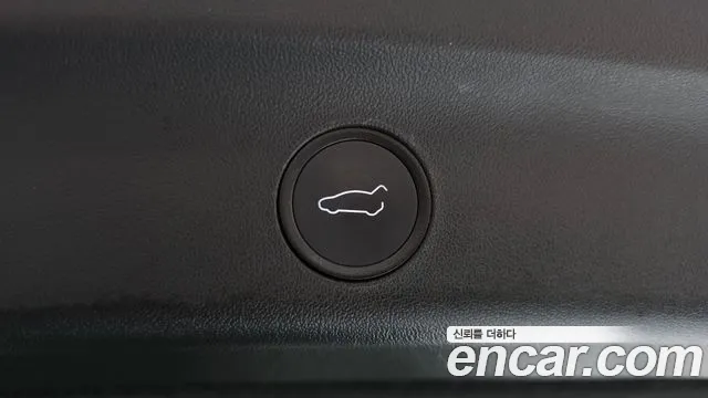 Tesla Model Y — Фото автомобиля 16