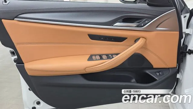 BMW 5 Series G30 — Фото автомобиля 24