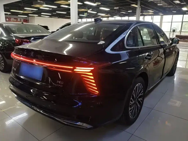 Hongqi H5 — Фото автомобиля 6