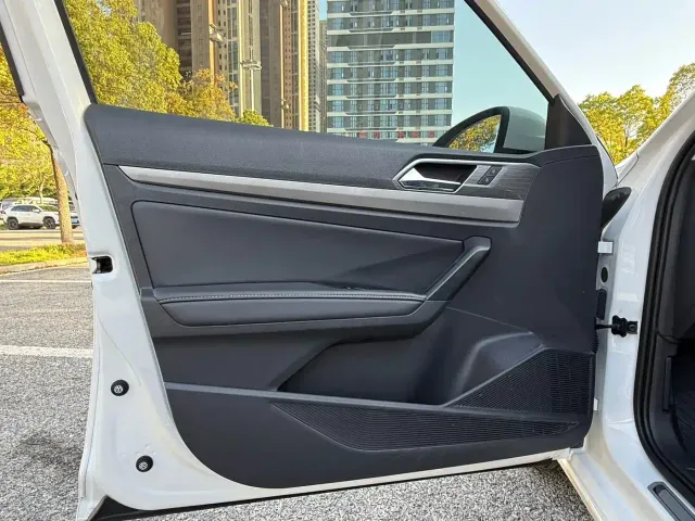 Volkswagen Lavida 2022 1.5L Auto Comfort Edition — Фото автомобиля 14