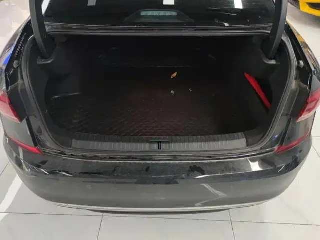 Volkswagen Passat — Фото автомобиля 4