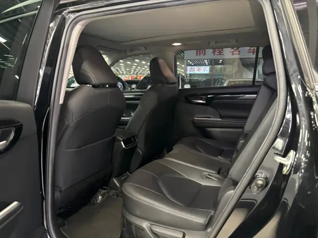 Toyota Highlander — Фото автомобиля 3