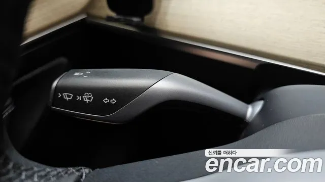 Tesla Model Y — Фото автомобиля 29