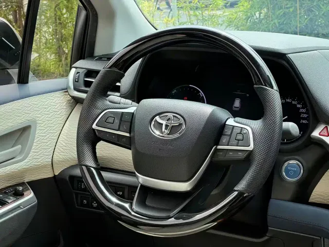 Toyota Sienna — Фото автомобиля 5