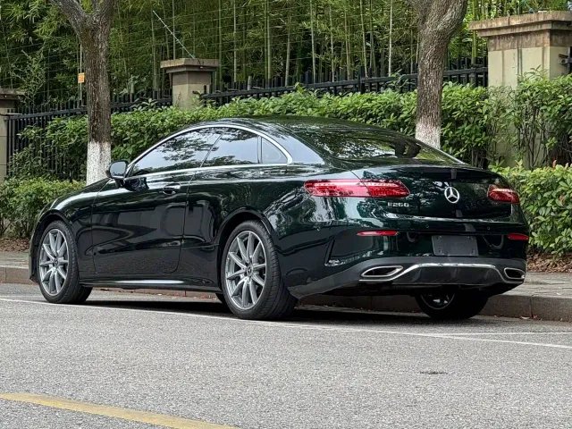 Mercedes-Benz E-Class — Фото автомобиля 4