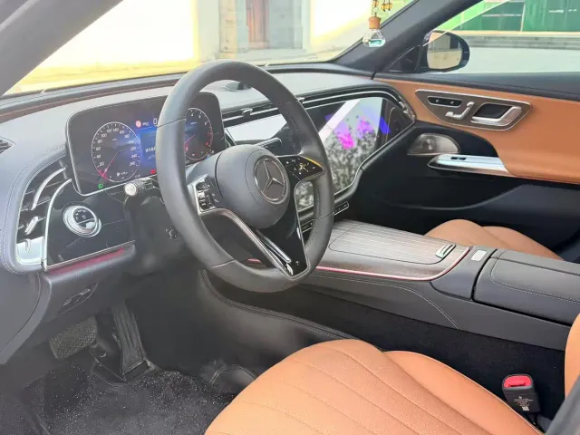 Mercedes-Benz E-Class — Фото автомобиля 2