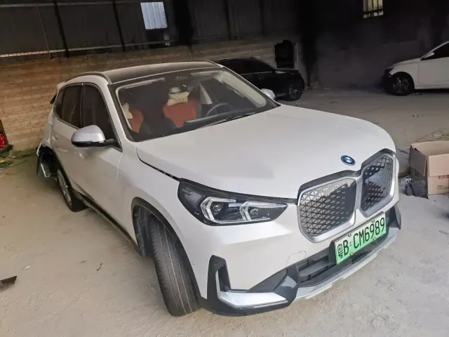 BMW iX1 — Фото автомобиля 13