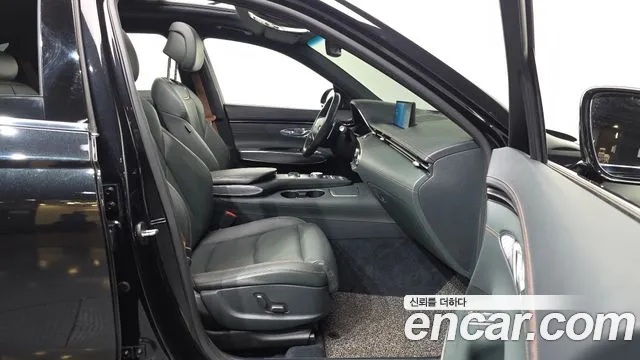 Genesis GV70 — Фото автомобиля 11